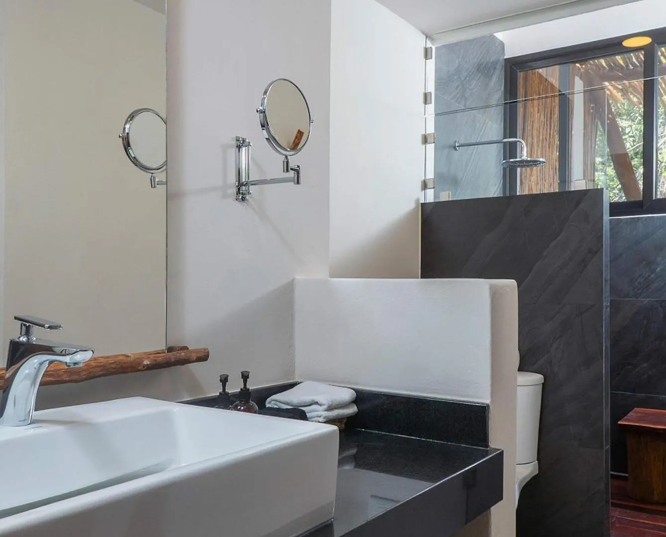 4Br Jungle Villa With Jacuzzi In Private Gated Community تولوم بيت للعطل